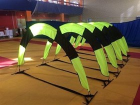 Трасса для гонок дронов QuadroRace с системой автоматической фиксации пролетов
