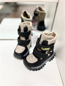 Детские валенки для мальчика, шипы, зимние, размер 23,24 (124274 LZ) Детские валенки для мальчика, шипы, зимние, размер 23,24 (124274 LZ)