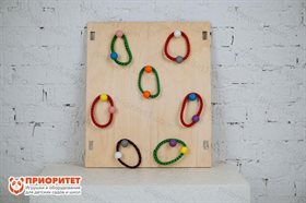 Тактильно-развивающая панель Меткий кольцеброс