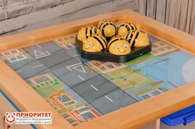 Набор Лого-роботов Пчелки (на док-станции) Bee-Bot