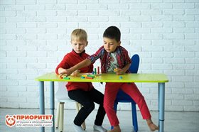 Стол растущий на регулируемых ножках На двоих